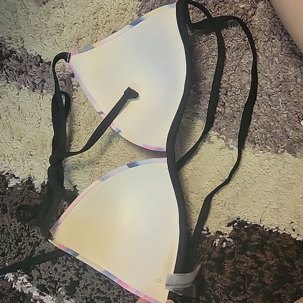 Nwot Victoria's Secret bikini top - Picture 3 of 7